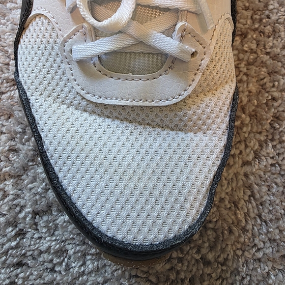 Nike White and Black Women's Sneakers - Picture 10 of 13